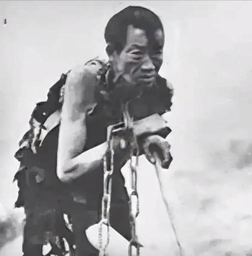 1949年青海解放后，他看到解放军帽子上的红星，对站岗的战士说：“我叫廖永和，是