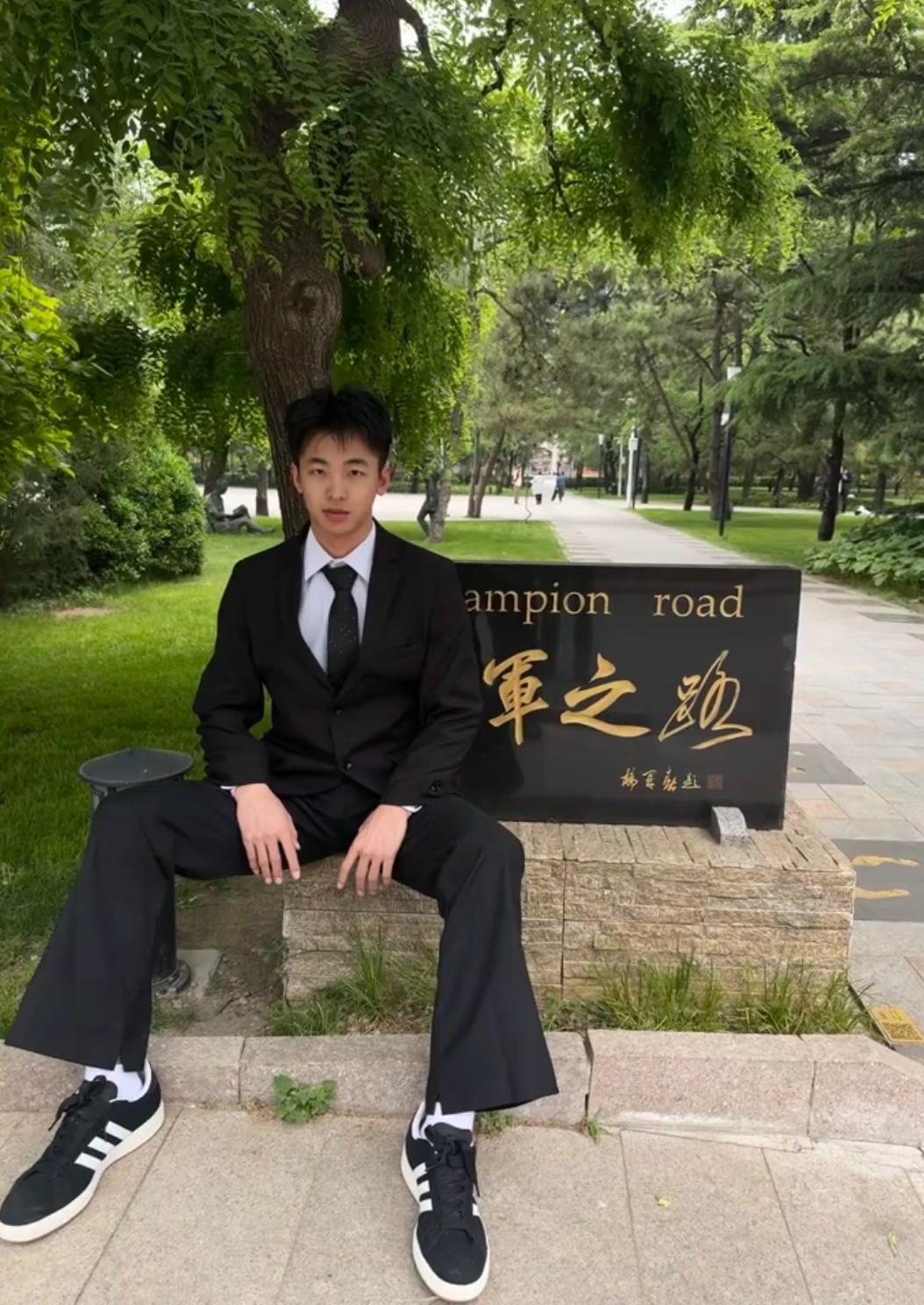 北京体育大学毕业了!上班开始了!9月新的学弟学妹将替换我们在校园的轨迹。
这校园