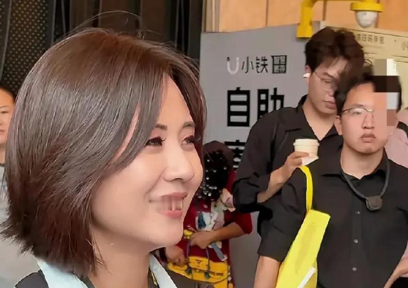毁了全毁了！
中天的好名声全被何橞瑢毁了！


中天团队这回在北京的拍摄
确实引