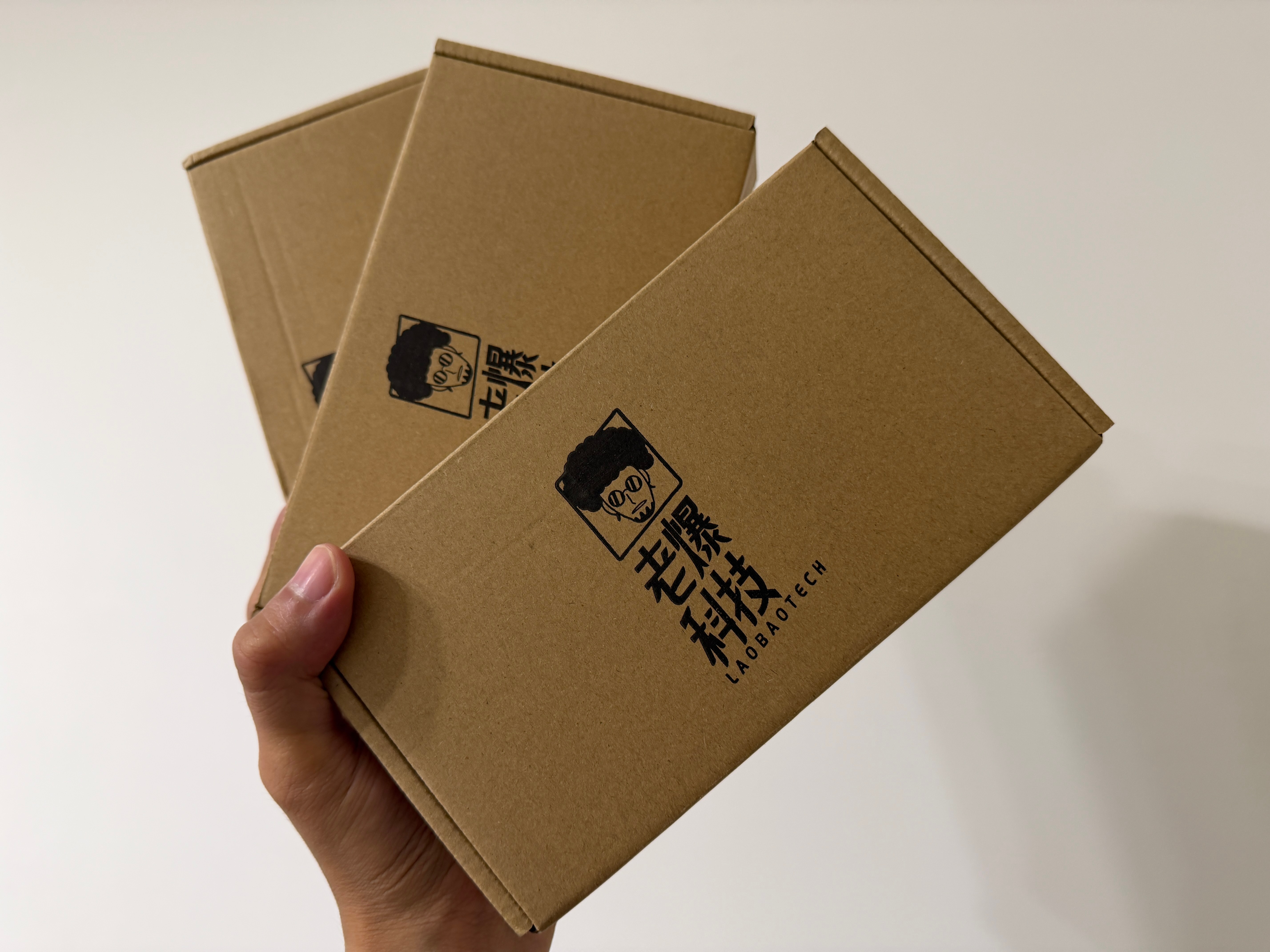 又在爆哥家上货了，每年新iPhone都离不开，尤其是AR膜，特别好用，这次是给i