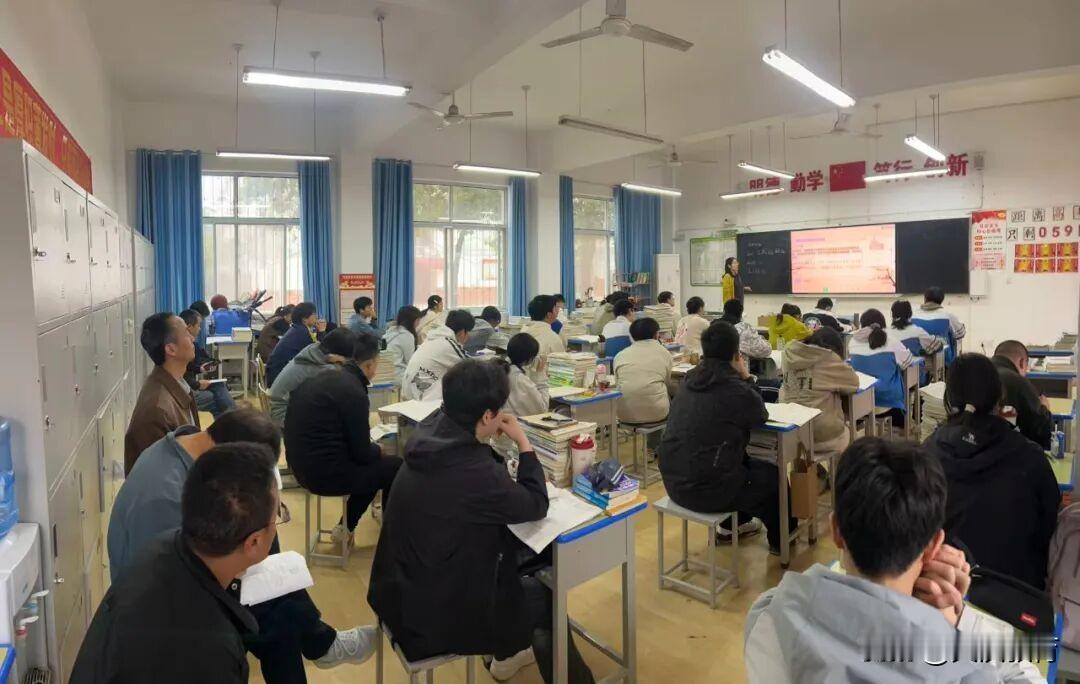 近日，汉中市铺镇中学在开学初启动2026年春季“创新赋能·思政润心”全员教师基本