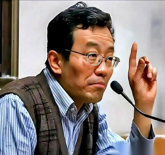 老李刚拿下职业生涯里最大一个单子，庆功宴上，酒杯碰得叮当响，所有人都说他前途无量