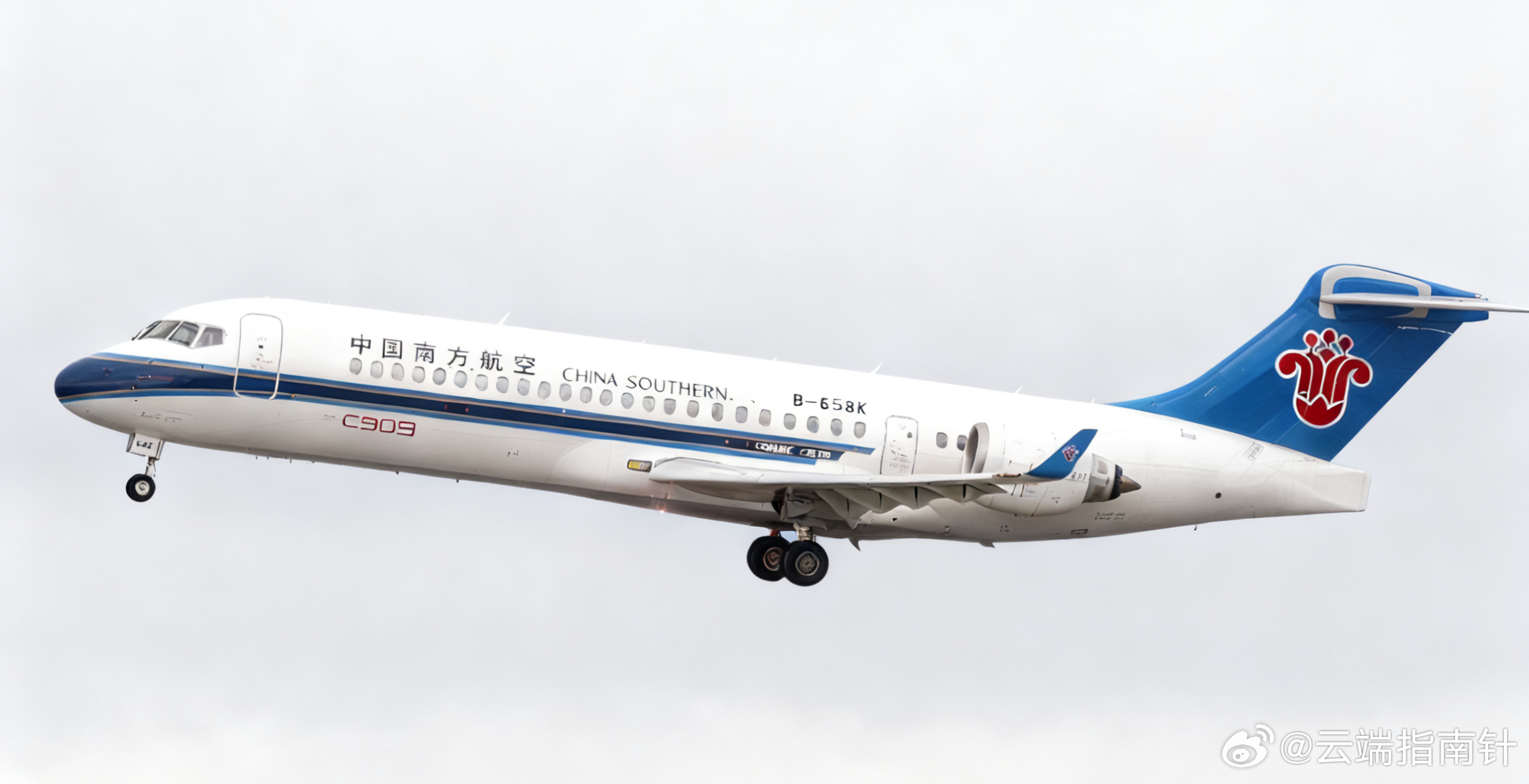 ✈️【历史性首航！国产支线客机C909（ARJ21）“阿娇”首飞香港，水门礼致敬