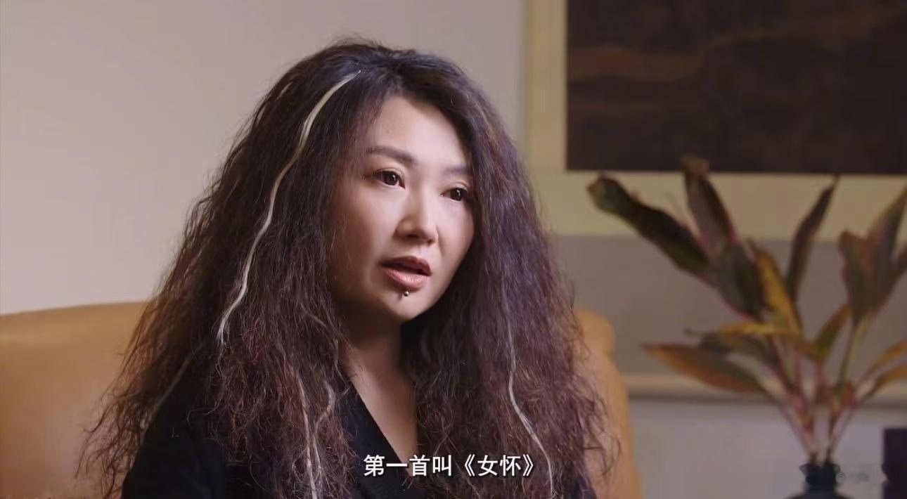 邓婵玉不语只一味触动  纵然邓婵玉一生征战沙场，刀枪剑戟早已成为她的习惯，但《女