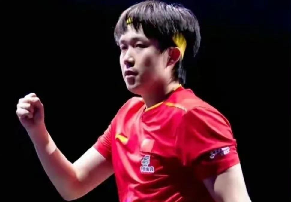 王者无敌！4-1横扫，王楚钦淘汰法国“眼镜侠”勒布伦！2025年WTT香港总决赛