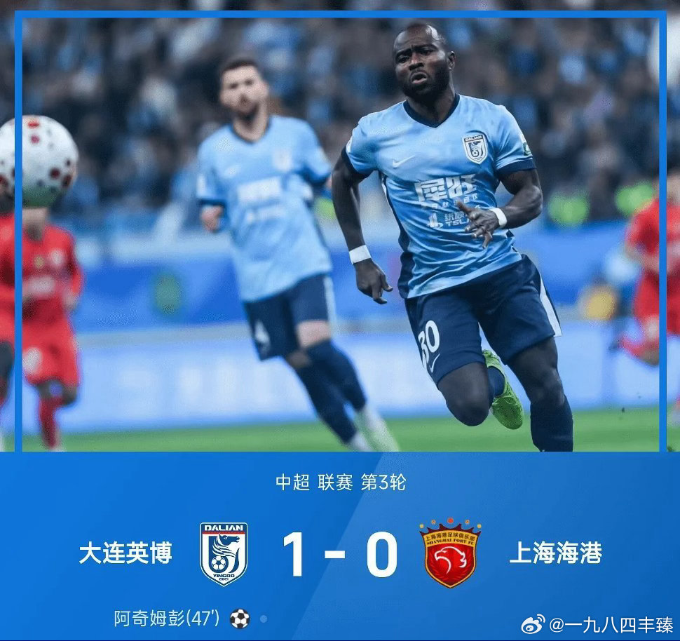 大连队今年这个传统浅蓝+藏青色边纹球衣、藏青色短裤的视觉效果非常好，比绝大多数中