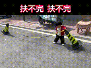 都看半个小时了，怎么还没扶起来？


赶紧多生一个吧，这个留着放牛！
这娃儿放牛