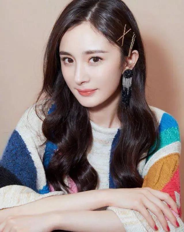 杨幂
休闲照