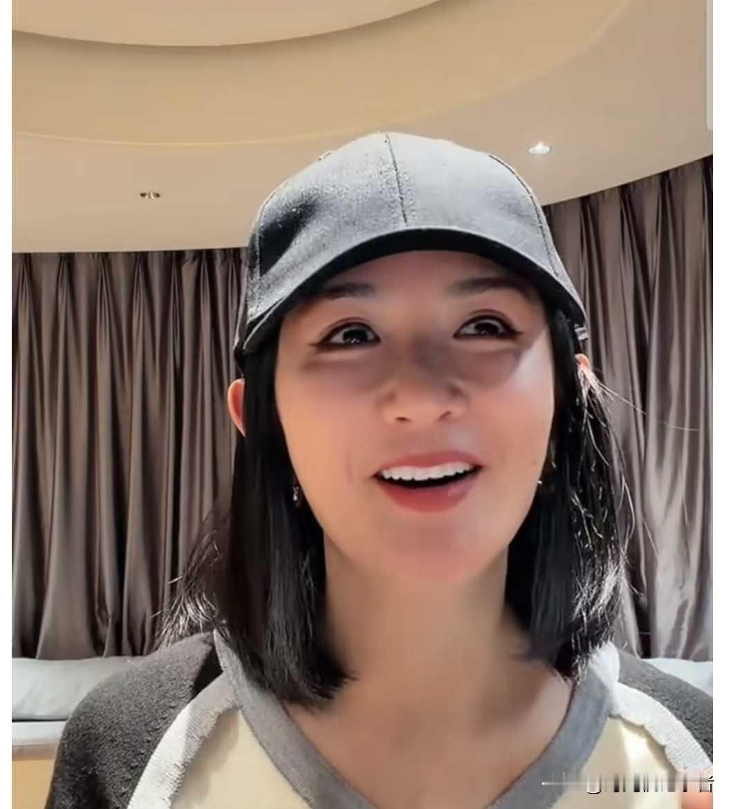 谢娜否认自己曾经说过开一场演唱会，她要一直开演唱会，因为很有意义。
真的心疼给她