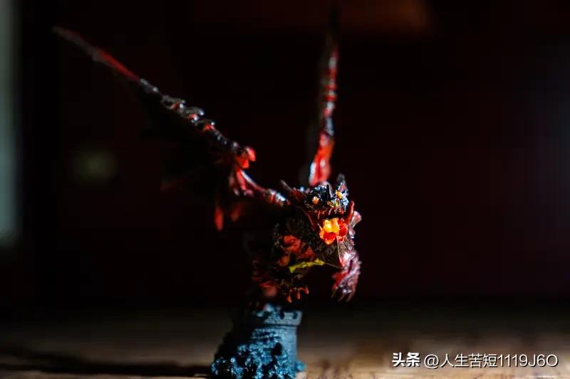 看看火红巨龙的创作，国泰民安、福寿安康这些美好的祈愿，就像给我们平凡生活注入了温
