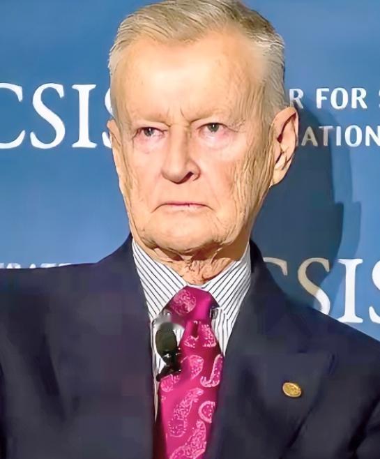 美国一个顶级的战略家，和基辛格齐名的那种，晚年反复说，我们犯了个天大的战略错误。