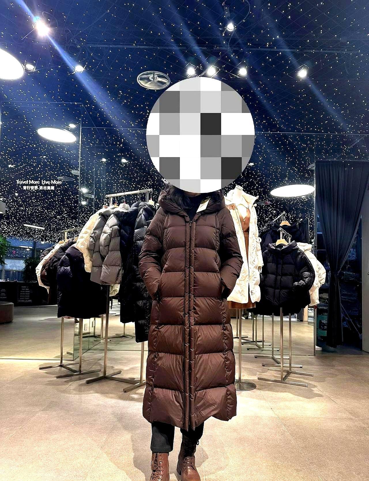 1088块，我穿了五年
 
去年冬天零下二十度，我里面只套一件卫衣，外面就是这件