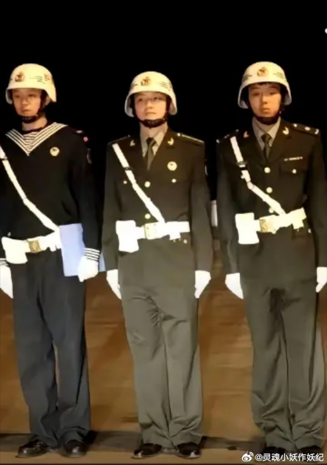 昂首挺胸一身正气的樊振东！ 