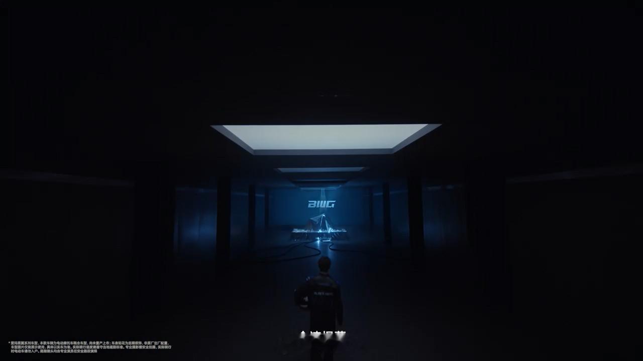 哎呀姨太今天冲浪看到个好东西，爱玛这波预热玩得也太高级了吧！新片里那辆黑翼新车在