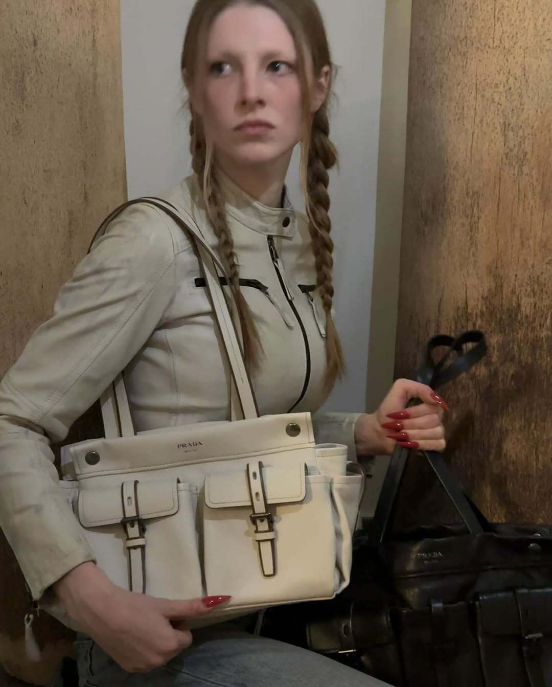 Hunter Schafer x Prada 一张图片两个Prada Route