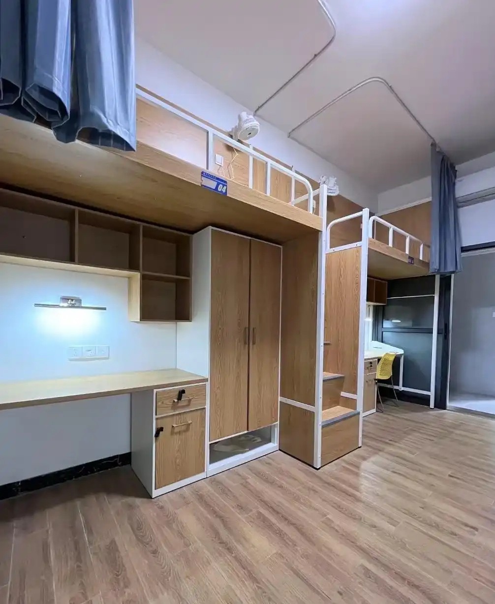 建议全国都普及这种宿舍一人一个房间肯定极少的学校才会有，这个就别想了。比较好的就