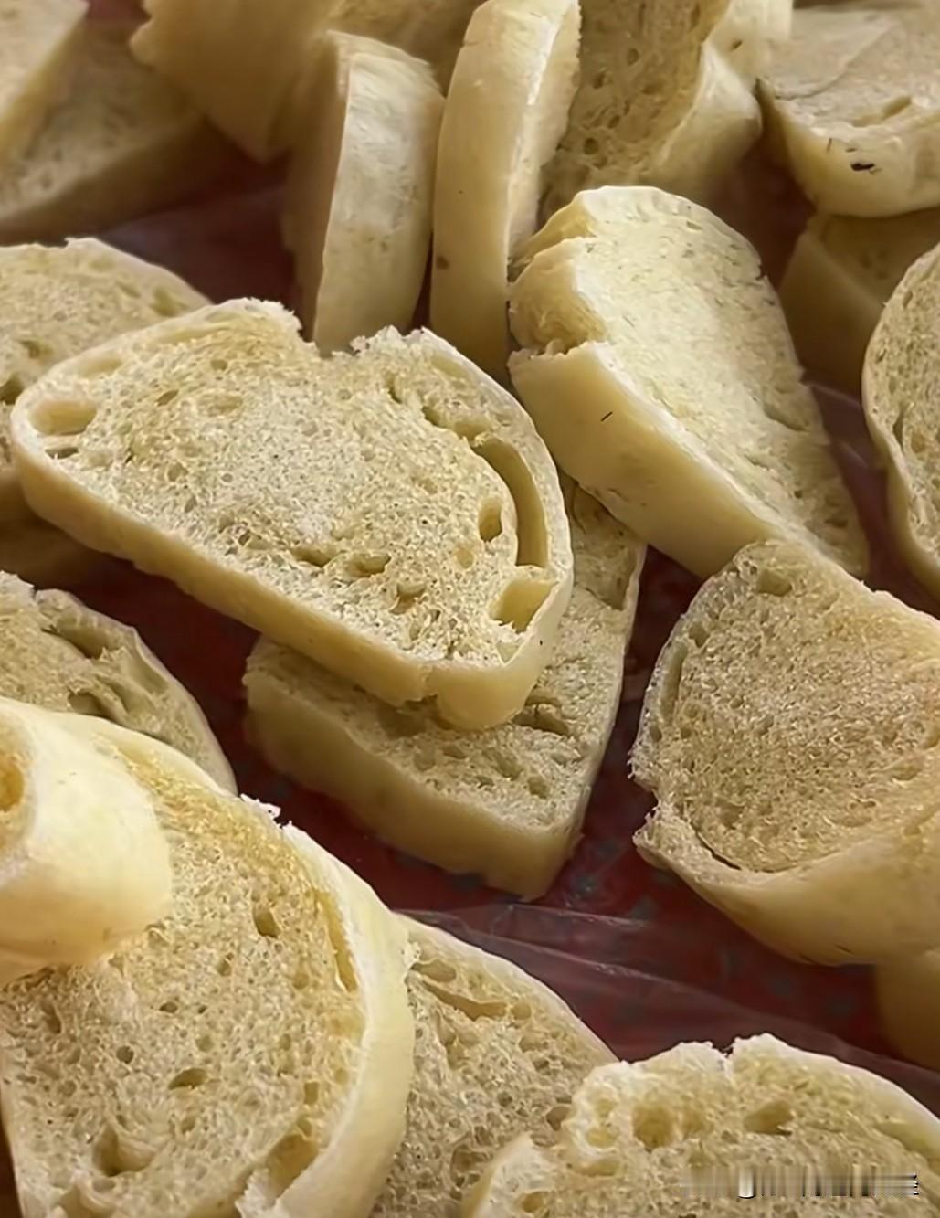 南通孩子小时候过年最简单的吃食，如今却成为心心念念的记忆。小时候简简单单放在饭上