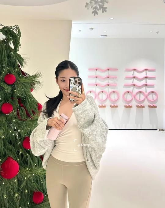 Barre time🎄✨🩰
已经有圣诞的气息了🎄🥰
女人就是喜欢blin
