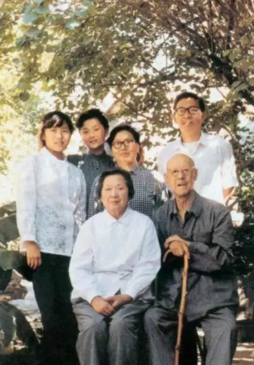 1935年，一位年轻貌美的妓女苦苦哀求37岁的张伯驹“带我走吧，我还是完璧之身！