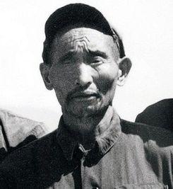 1952年，解放军在大凉山剿匪，在一个彝族山寨里发现了一个独眼汉人奴隶。衣不蔽体