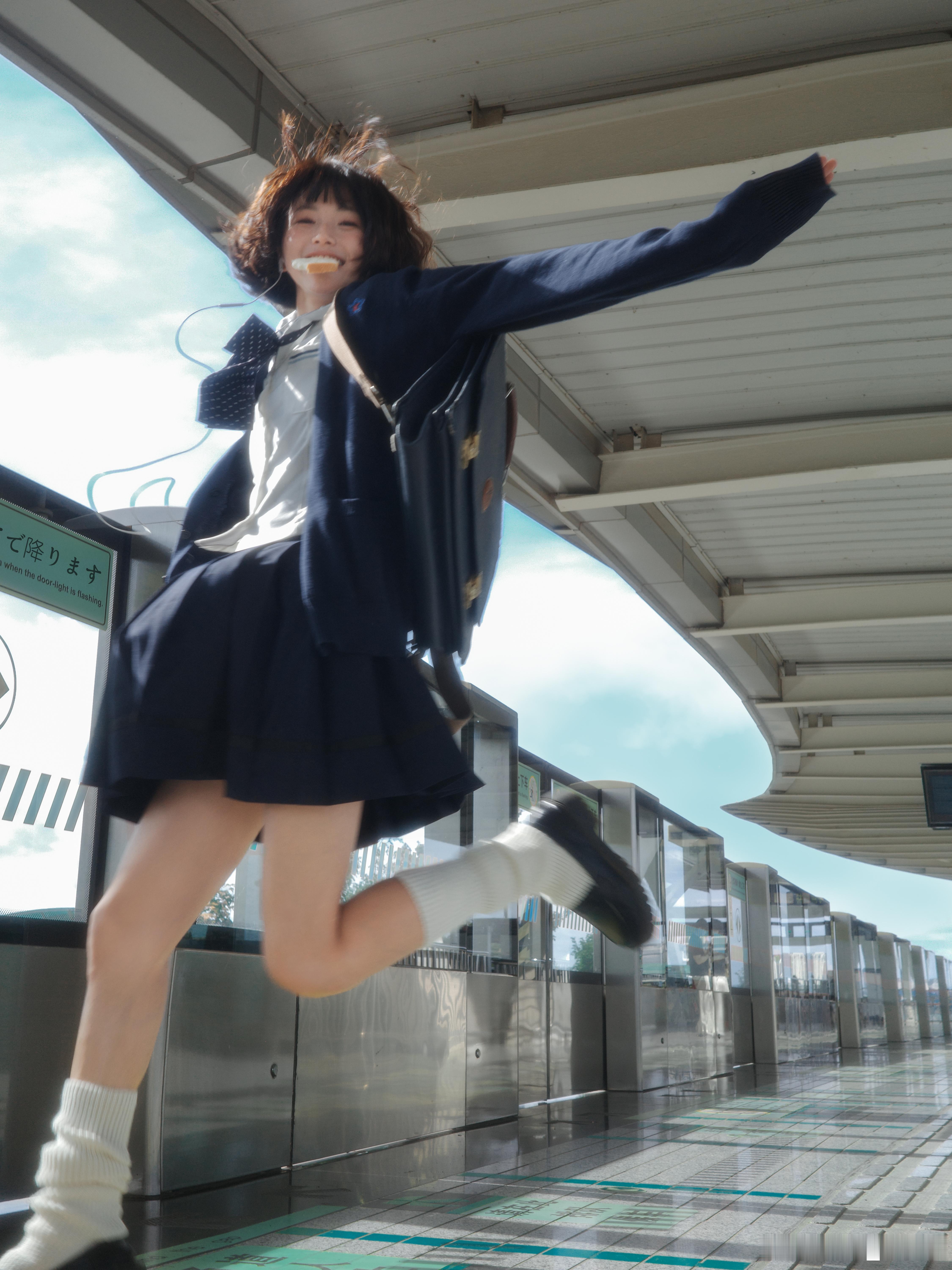 快跑 上学要迟到啦🍞