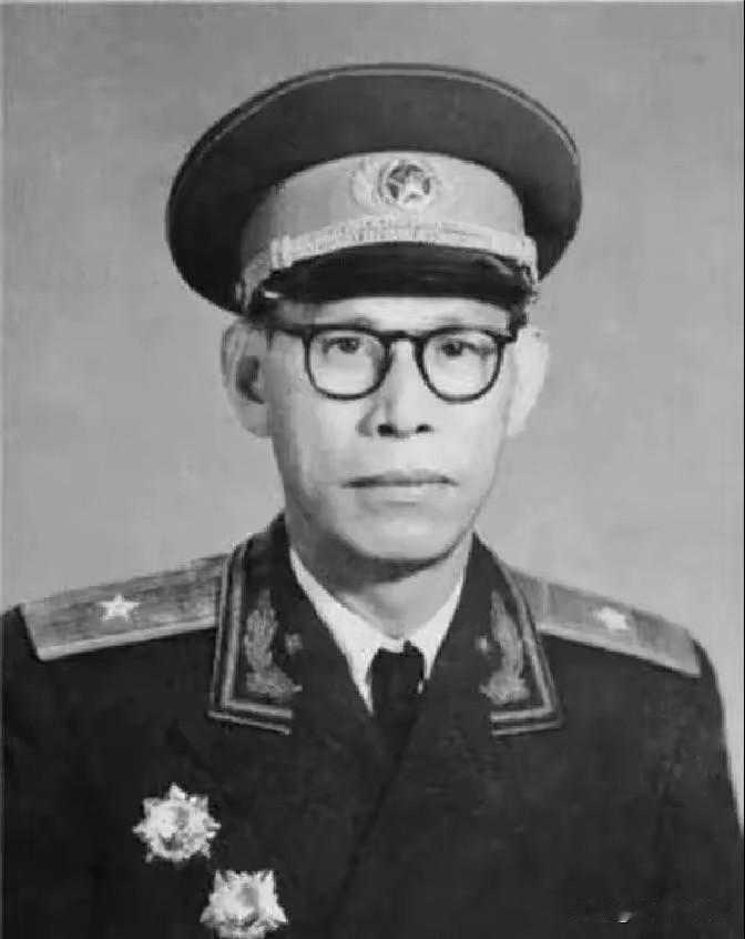 1955年授衔最不解一幕！少将马白山当众疑惑：围剿我们的敌将，凭什么授中将？
 