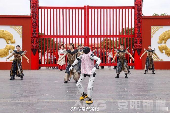 【机器人小王子起舞甲骨文！安阳殷墟：三千多年文明遗址遇见现代科技】“五一”假期首