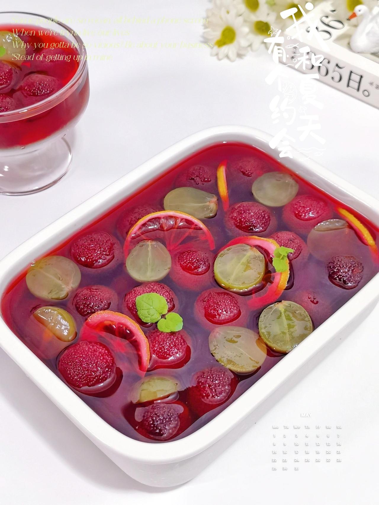 酸爽开胃，青提杨梅饮&冰冰凉凉巨巨巨好喝
杨梅季节，这个青提杨梅饮你们一定要做起