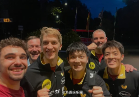 张继科羡慕樊振东的状态 张继科直播说樊振东在德国很享受，状态很好。“没那么多操心