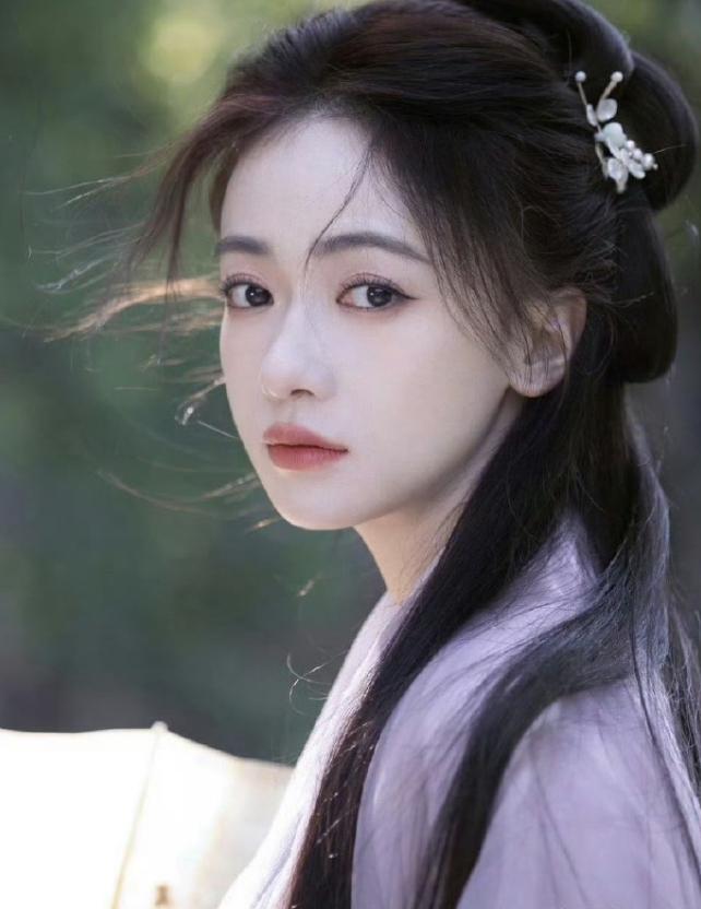 陈哲远、吴谨言将合作《御廷谣》
于正说吴谨言签的是一番，就算平番也要名字在前，那