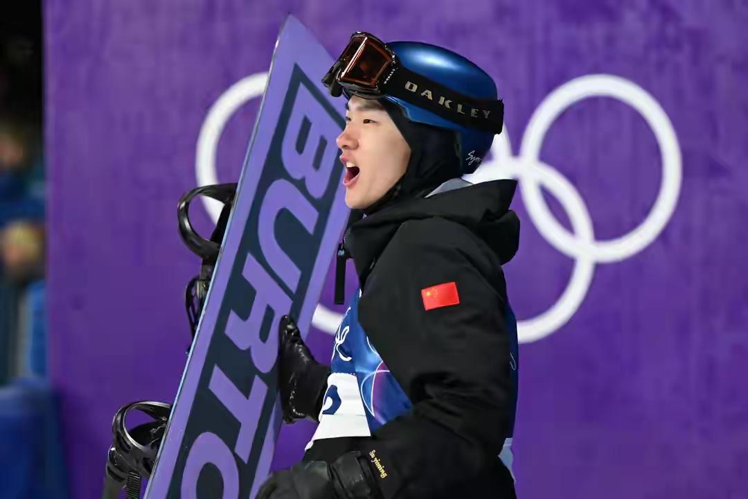 中国首金！苏翊鸣生日当天夺冠苏翊鸣在生日当天勇夺米兰冬奥会中国首金，用实力与热爱