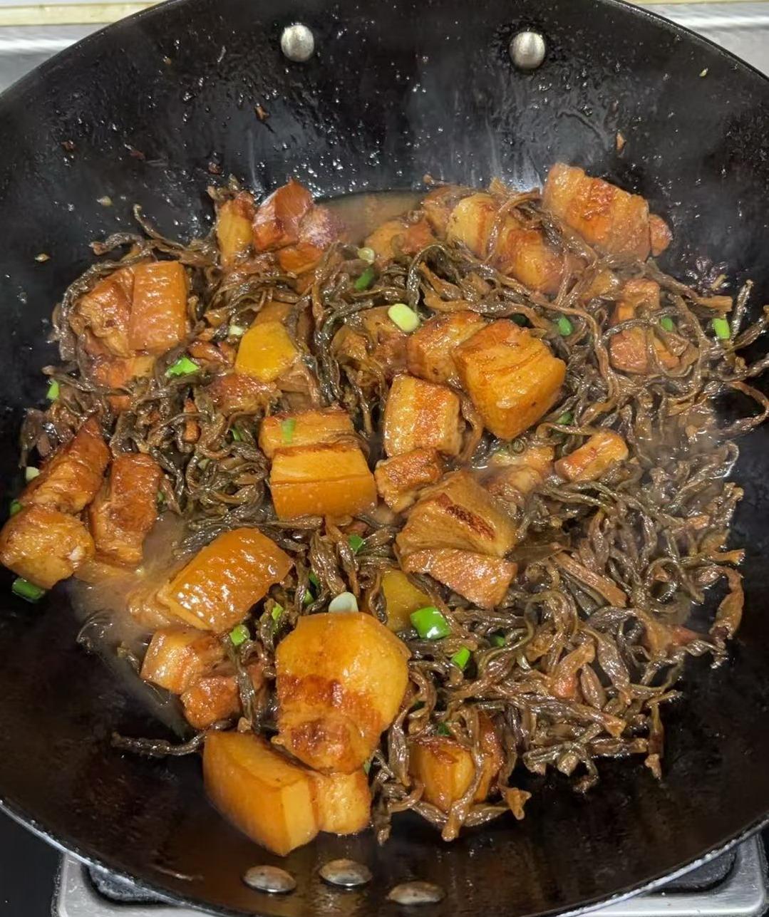 因为喜欢，所以就开始折腾，如今基本不点外卖，全部自己动手做饭，也在某平台关注了几