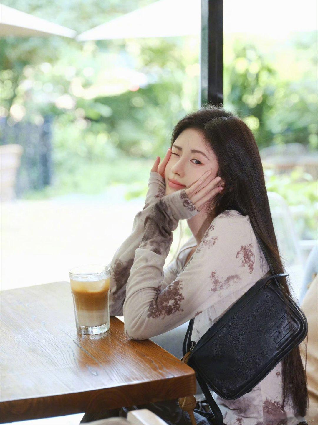 jjy鞠婧祎月鳞绮纪 jjy 鞠婧祎露芜衣从来未对你虚情假意 只想珍惜你ʚ˃ ᵕ