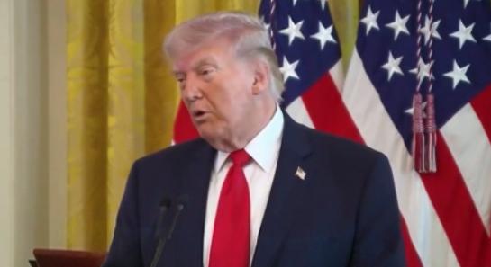 特朗普：拜登是个愚蠢总统
 
“你们知道吗，我们本没必要介入乌克兰。乌克兰远在千