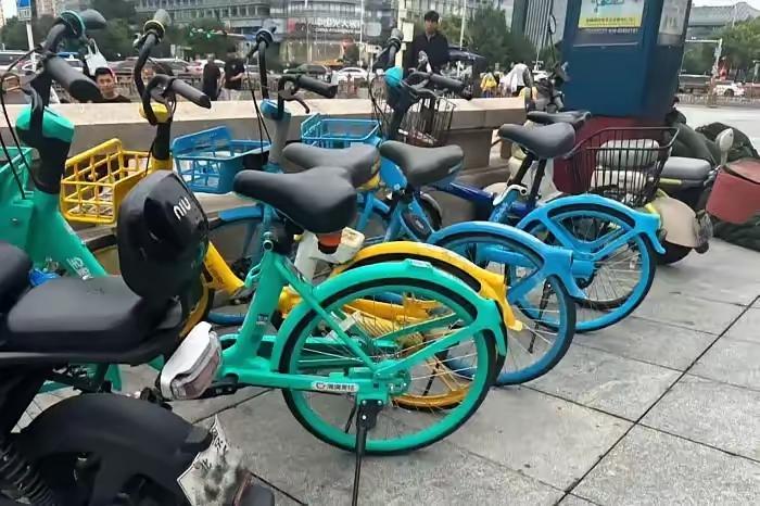 共享单车涨价到2块，比公交还贵，这哪是“共享经济”，是“共享韭菜”。
 
美团1