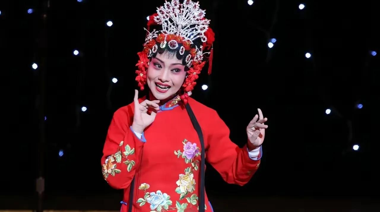 河南小皇后豫剧团团长王红丽当选剧协副主席到西安豫剧团指导工作
刚当选中国剧协副主