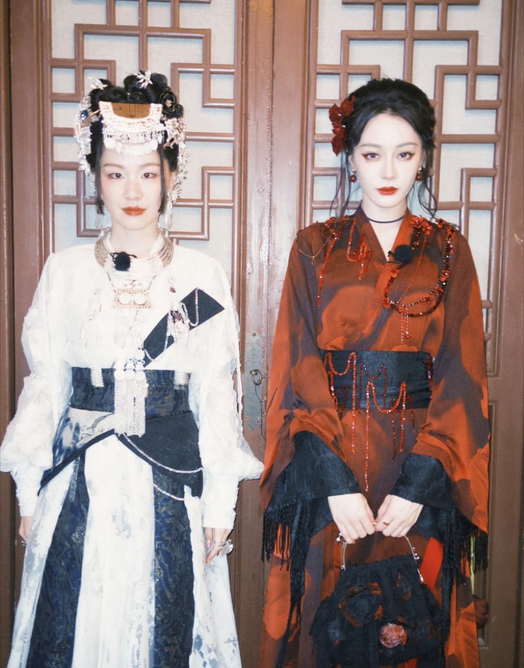 迪丽热巴金靖合照有阴湿女鬼味了，请问一下金靖女士，此时你的内心活动是怎样的？[哈