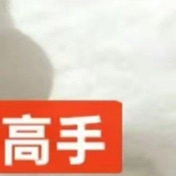 初夏的傍晚，晚风揉碎霞光，花香漫染檐窗，暮色温柔绵长 