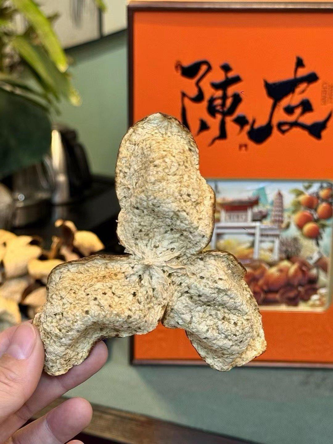 天气变化，容易脾胃失和，可以煮点陈皮水喝，陈皮有理气、健胃、燥湿、祛痰的功效，常