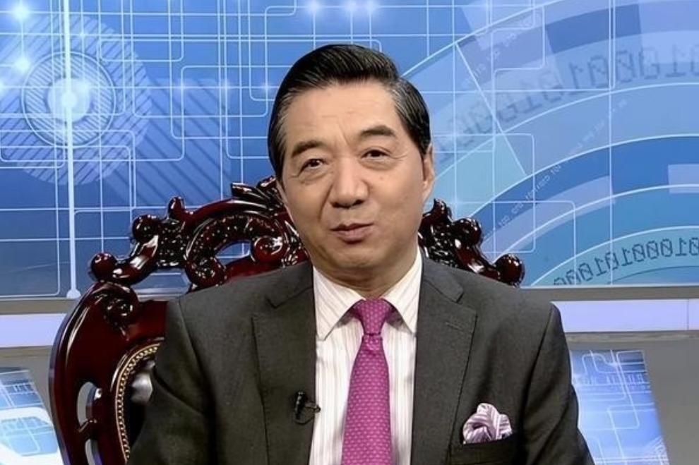 张召忠没开玩笑，预言成真了！特朗普这几年，就是美国霸权的“火葬场”！他用商人的小