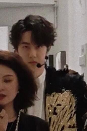 以为内娱来新人了仔细一看，原来是要搞唱跳的王一博 