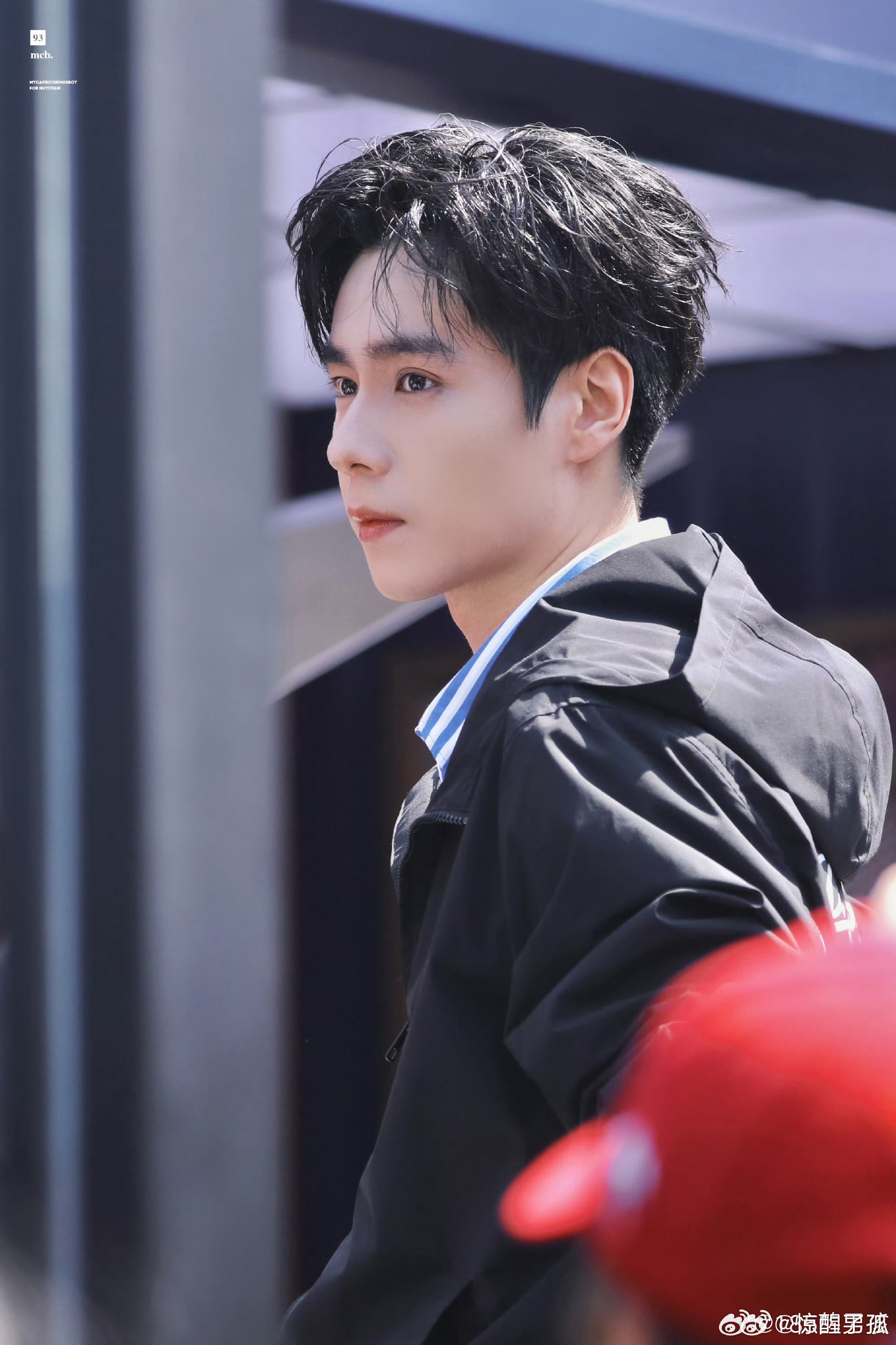 胡一天这该死的高级建模脸胡一天的脸部轮廓真的太优越了，流畅自然又不失棱角，赛车造