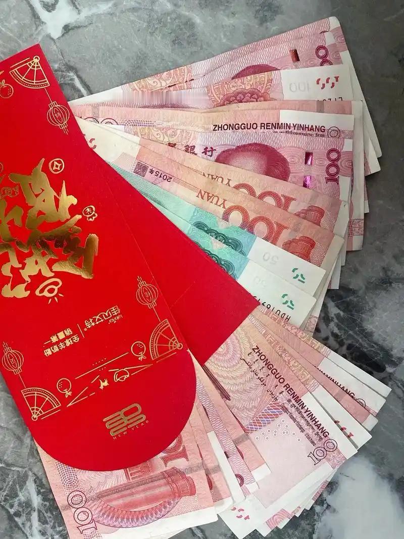 我认为应该

过完年，家里的小丫头捧着几千块压岁钱，眼睛亮得像小星星，一门心思要