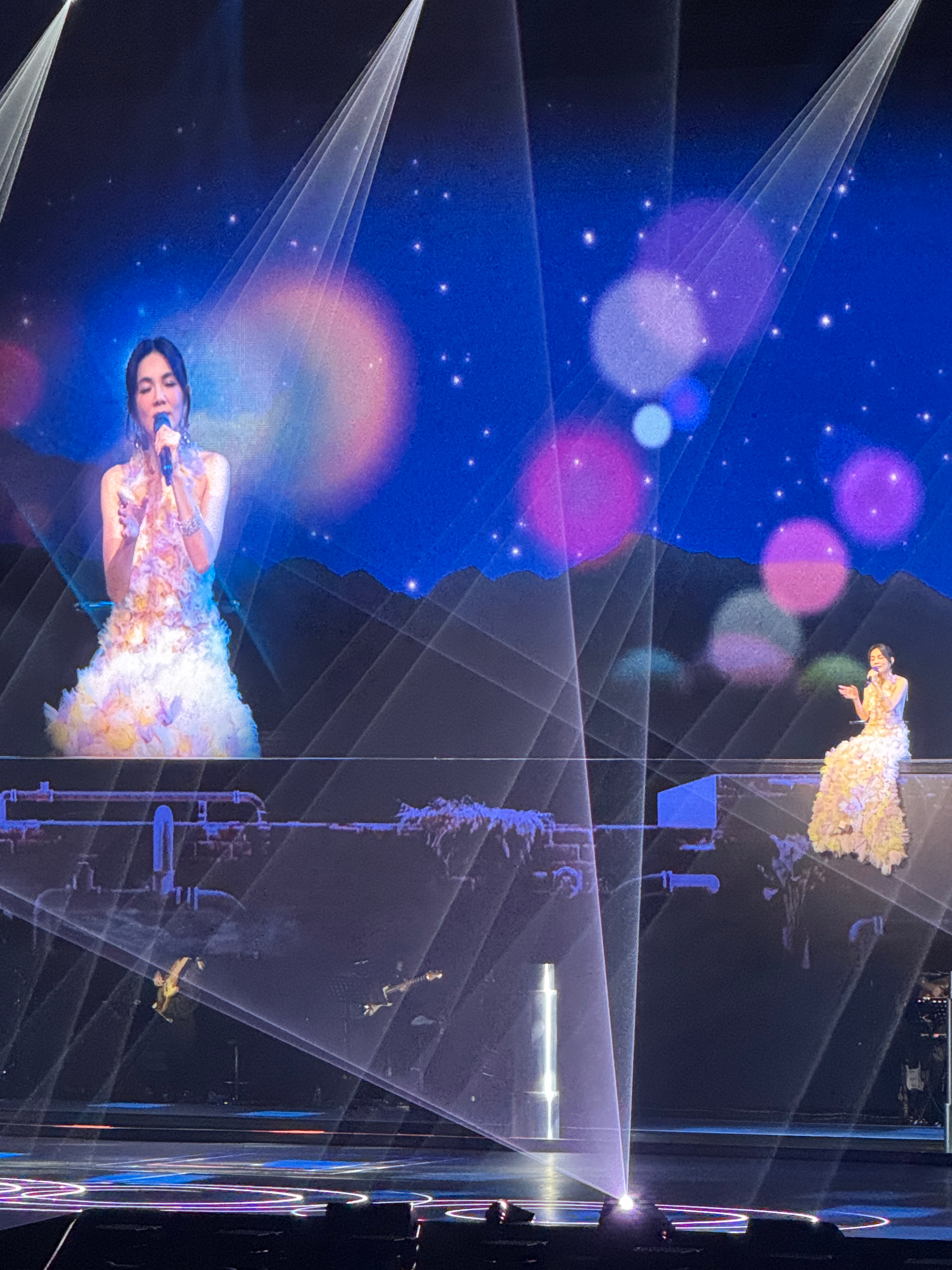 啊！万万没想到！Ella陈嘉桦的演唱会这么好看！唱跳又稳又靓，唱功颜值双在线，诚