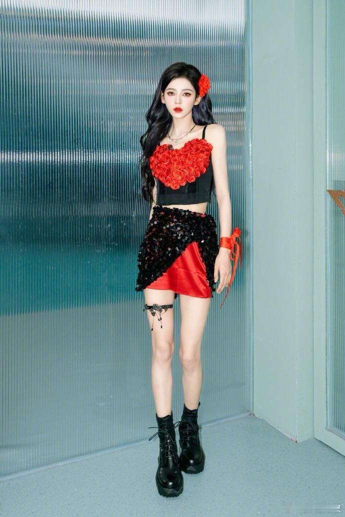 女明星大腿上绑着的这根被叫做“腿环”，大家知道是干嘛用的吗？ ​​​