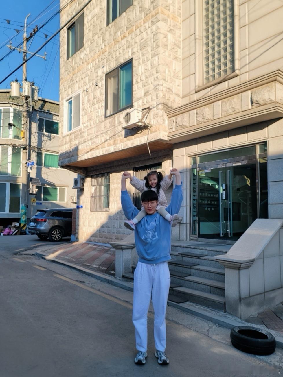 小勇哥来给大家送新年祝福啦：祝大家马年大吉春节快乐希望大家2026年都有新的愿景