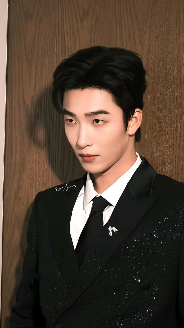 姚冠宇回应在短剧界过气了无限超越班 曾经的标签是来路，未来的可能性是去路。姚冠宇