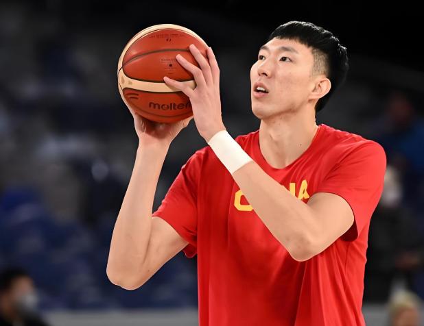 杜锋说得没错！中国男篮连续输给韩国，与一人到来息息相关。

胡明轩那次快攻，原本