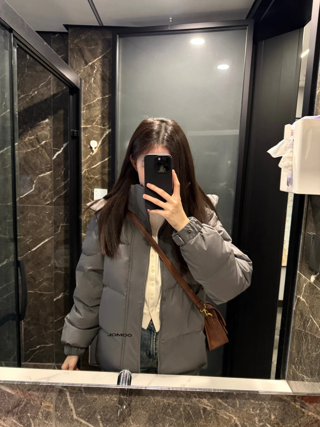 plog反季穿搭买到的石墨灰羽绒服好耐看！