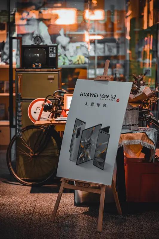 华为一直给人高大上的感觉，这次居然出了三款一千多元的手机，有点让人意外。以往华为